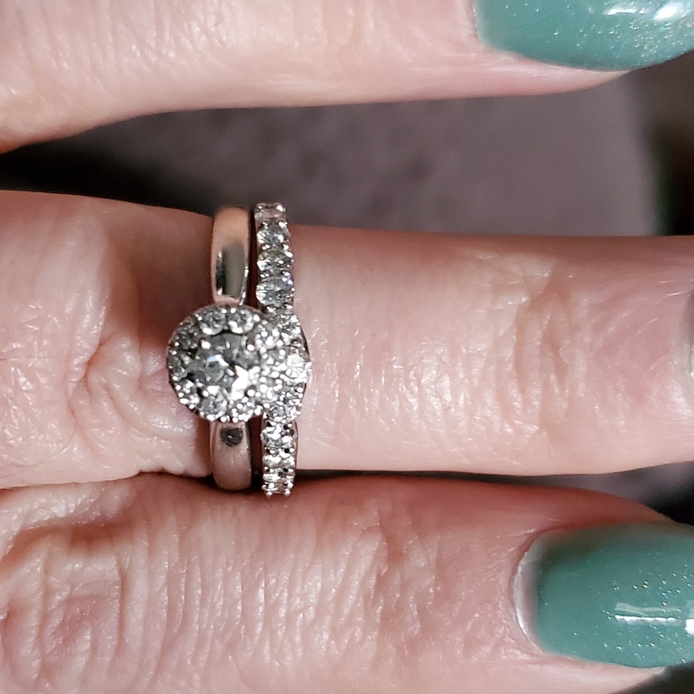 Beautiful diamond and white gold wedding set